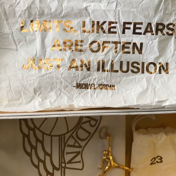 Air Jordan Retro 1 - Picture 2 of 6